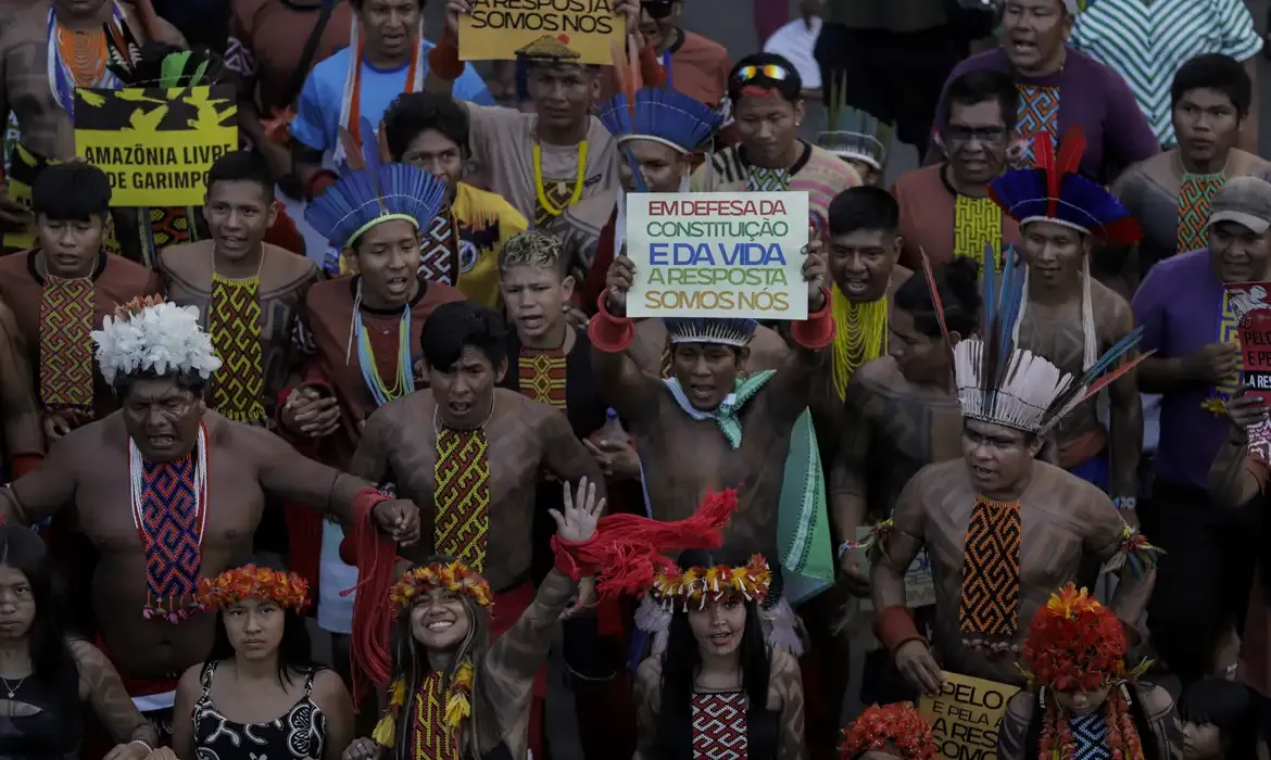 Brasília (DF), 10/04/2025 - Indígenas de várias etnias participam da marcha do acampamento terra livre (ATL). Foto: Joédson Alves/Agência Brasil