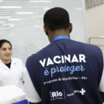 Rio de Janeiro (RJ), 24/04/2025 – Vacinação de pacientes em campanha contra a Influenza (gripe) no Super Centro Carioca de Saúde, em Benfica. Foto: Fernando Frazão/Agência Brasil