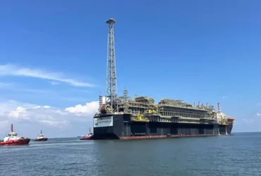 Petrobras envia plataforma para reforçar produção no pré-sal