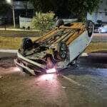 Motorista capota carro após colidir em caminhonete estacionada em Nova Mutum