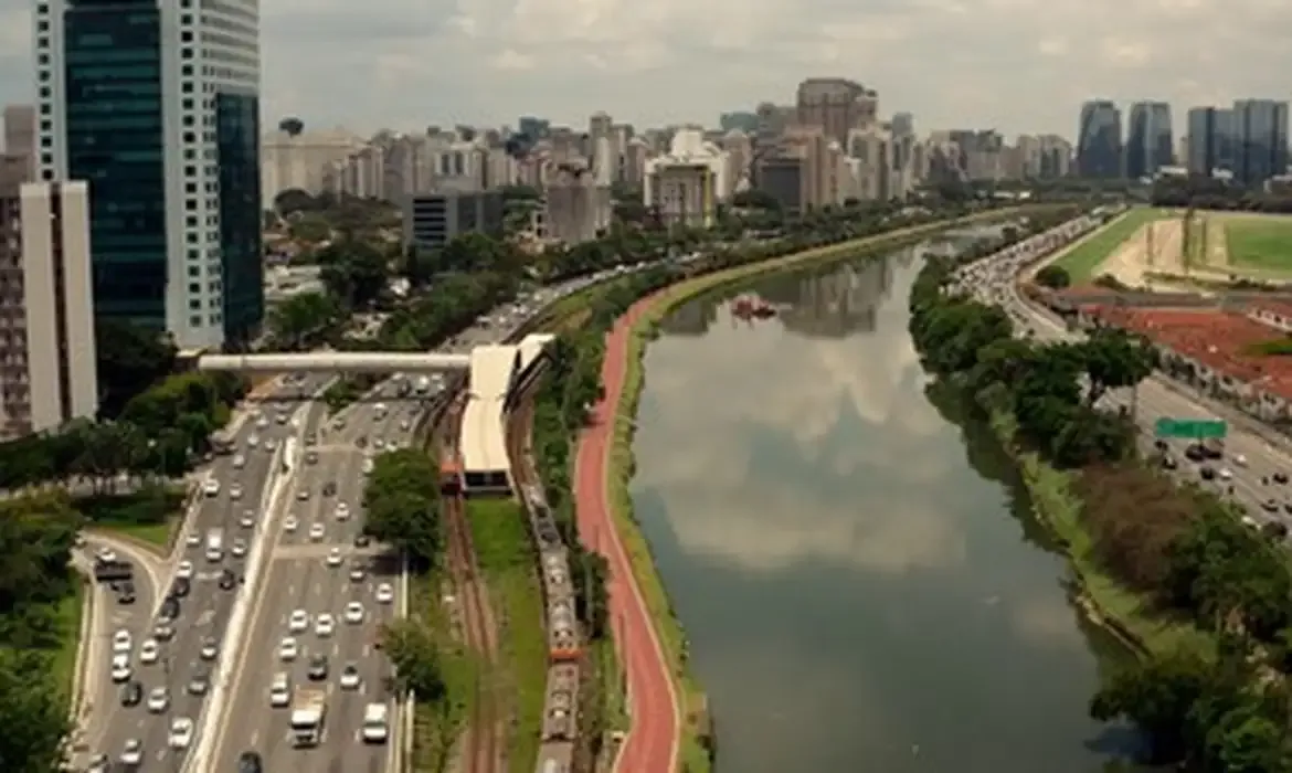 Série documental retrata transformação ambiental do Rio Pinheiros
