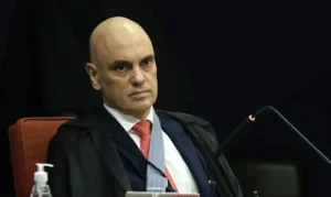 Moraes afirma que Bolsonaro interfere em processo no STF