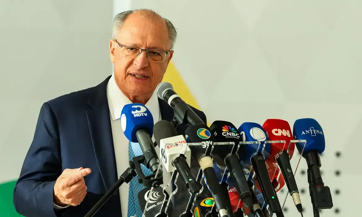 Governo discute taxação com EUA e busca apoio do setor privado