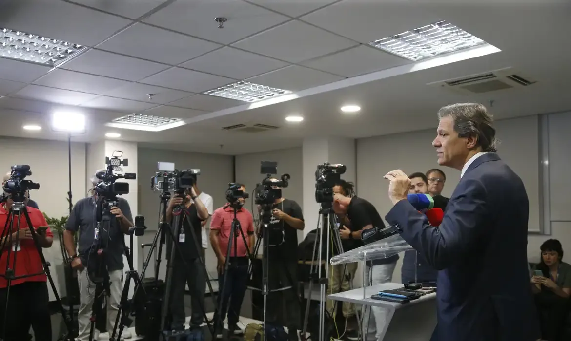 São Paulo (SP) 30/04/2024 - Ministro Fernando Haddad durante entrevista a imprensa. Foto: Paulo Pinto/Agência Brasil
