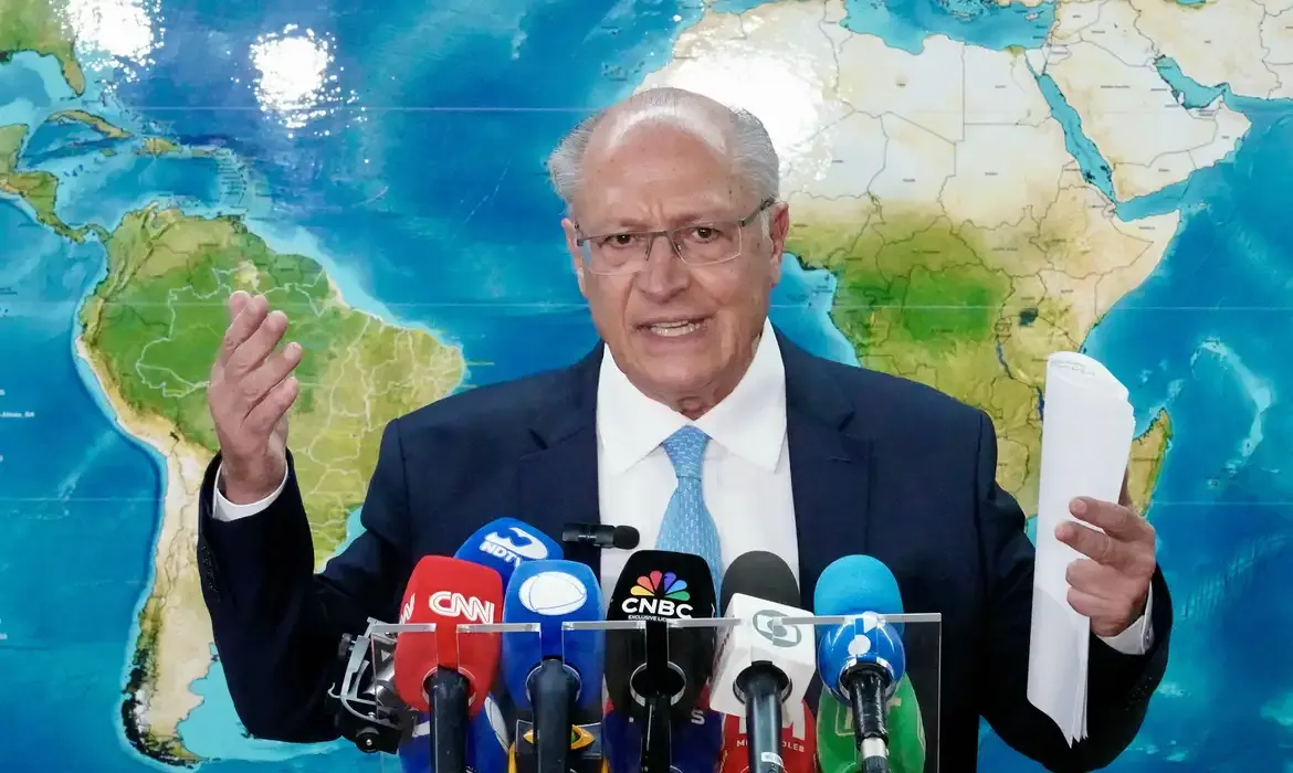 Brasília (DF), 29/07/2025 - Vice Presidente da República, Geraldo Alckmin, fala durante entrevista coletiva sobre tarifaço dos Estados Unidos da América, no gabinete da Vice Presidência da República n