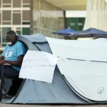 Brasília (DF), 25/07/2025 - Deputado Hélio Lopes faz acampamento com uma barraca em protesto na Praça dos Três Poderes em frente ao STF. Foto: Bruno Peres/Agência Brasil