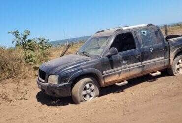 Caminhonete com marcas de tiros é encontrada em estrada de Mato Grosso