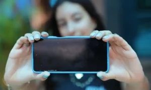 Cadastro facilita consulta de celular antes da compra