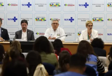 Brasília (DF), 23/07/2025 - O ministro da Saúde, Alexandre Padilha, fala durante anúncio de novas medidas para expandir o provimento e a formação de médicos especialistas para atuação em áreas em que