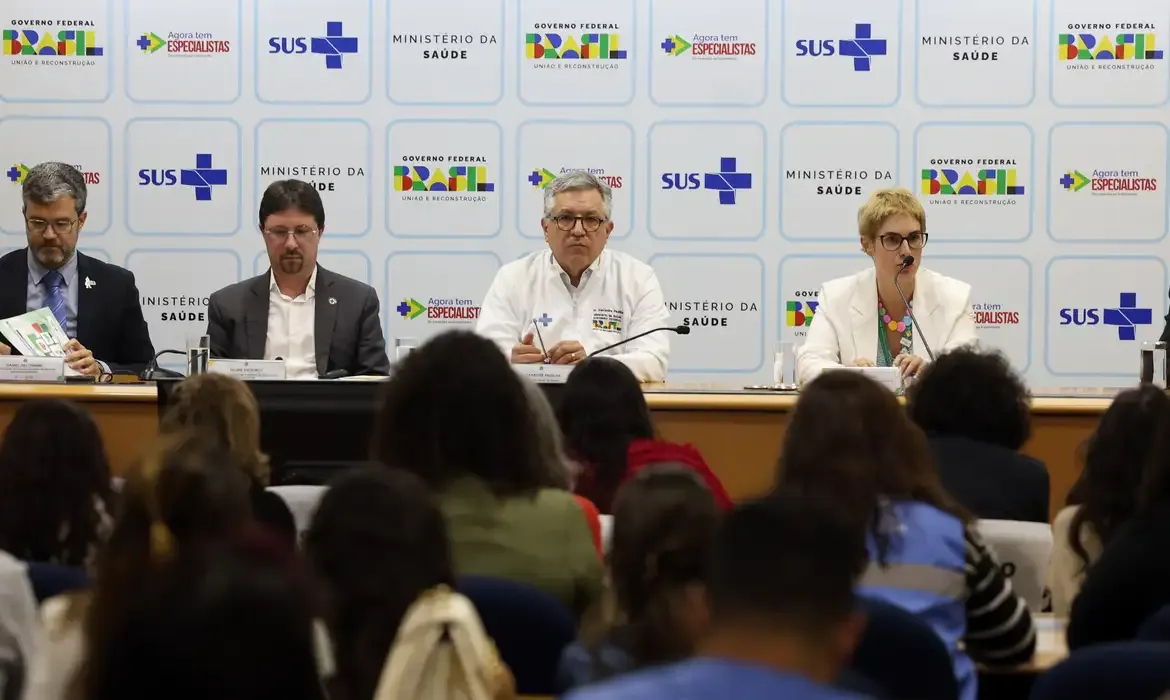 Brasília (DF), 23/07/2025 - O ministro da Saúde, Alexandre Padilha, fala durante anúncio de novas medidas para expandir o provimento e a formação de médicos especialistas para atuação em áreas em que