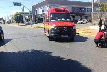 Acidente ocorreu próximo à rodoviária; Guarda Civil sinalizou a via e Corpo de Bombeiros prestou socorro às vítimas