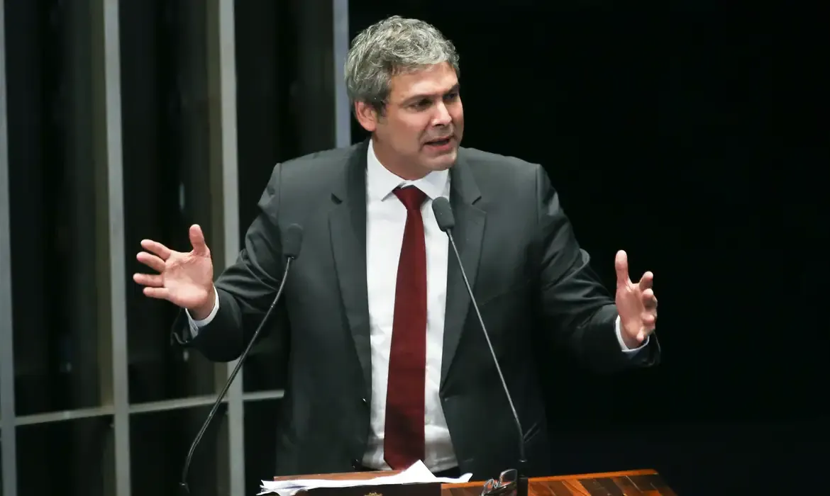 Deputados reagem a tarifas de Trump e denunciam ataque à soberania