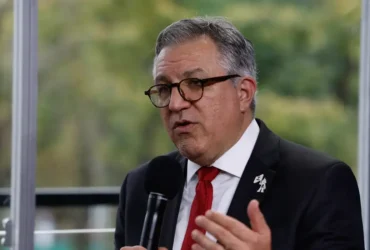 Rio de Janeiro (RJ), 06/07/2025 – O ministro da Saúde, Alexandre Padilha, fala com a TV Brasil durante a Cúpula de líderes do Brics. Foto: Tânia Rêgo/Agência Brasil