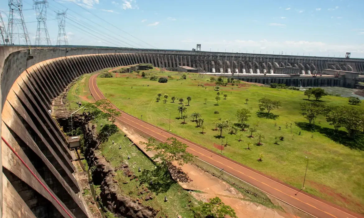 Consumo crescente leva Itaipu a estudar expansão de turbinas