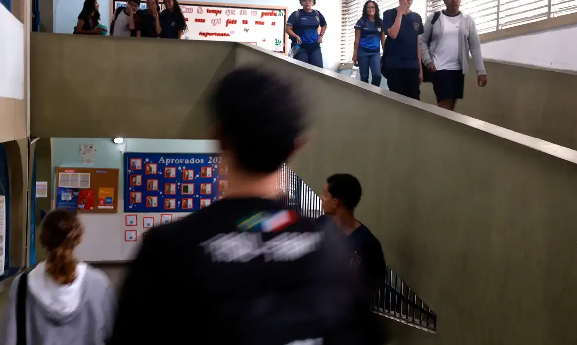 Escolas do Rio implementam programa para prevenir violência