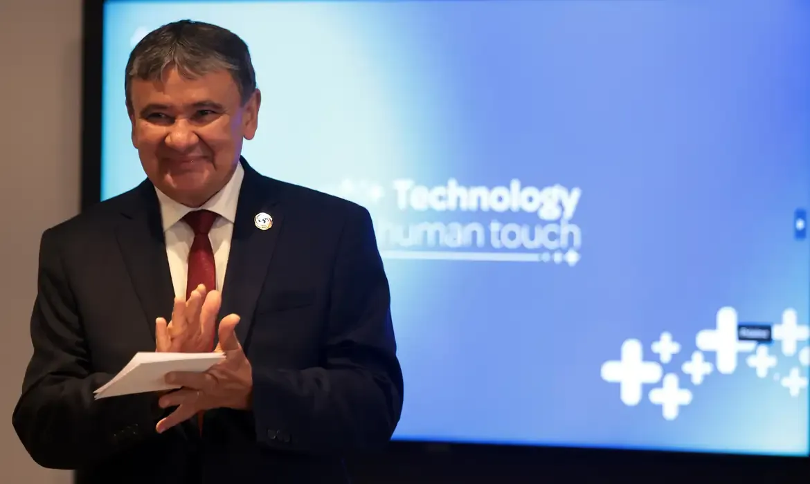 São Paulo (SP), 31/07/2025 - Ministro do Desenvolvimento Social e Combate à fome, Wellington Dias, visita as instalações da ATENTO e participa de assinatura de Protocolo de Intenções para adesão ao Pr