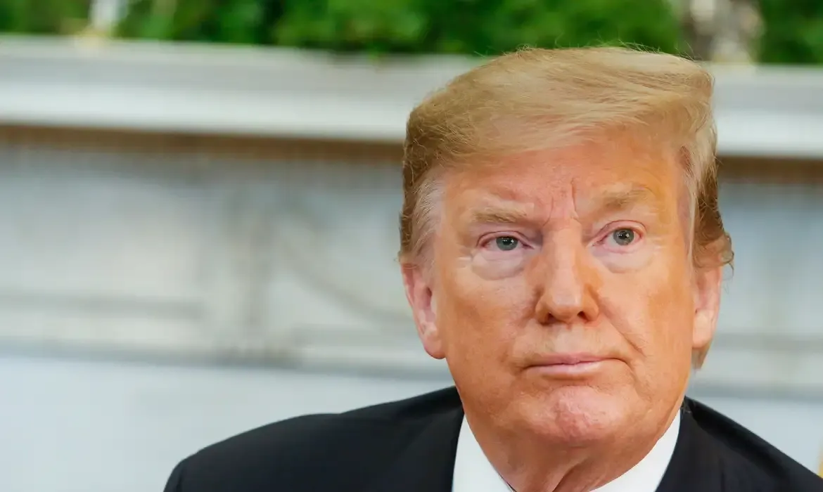 Krugman critica Trump por tarifas e aponta tentativa de proteger Bolsonaro