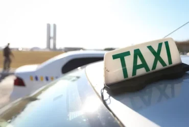 Fim da taxa de taxímetro garante economia para taxistas