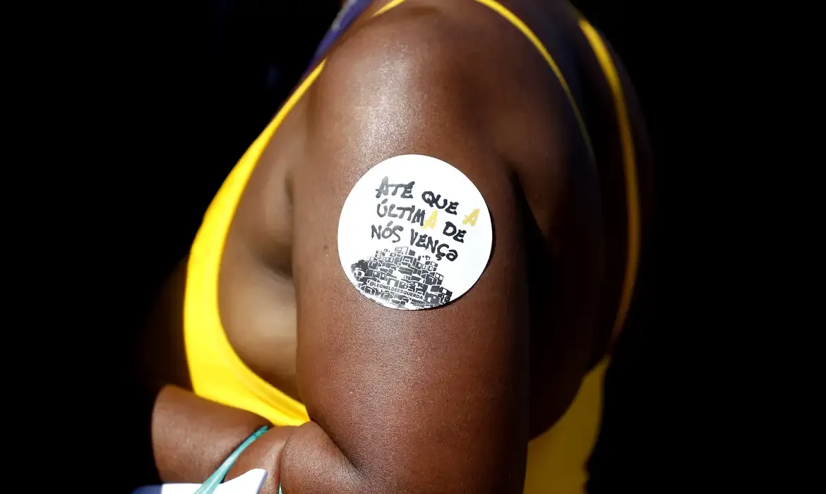 Rio de Janeiro (RJ), 28/07/2024 - 10ª Marcha das Mulheres Negras do RJ. Mulheres negras marcham contra o racismo e pelo bem viver, na praia de Copacabana, zona sul da cidade. Foto: Tânia Rêgo/Agênci