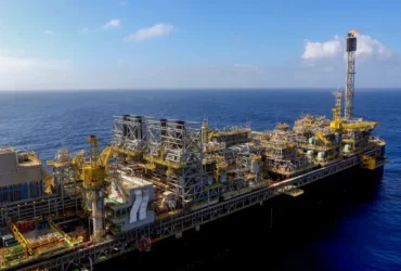 Rio de Janeiro (RJ), 28/09/2023 - Vista aérea do navio-plataforma P-71, instalado no campo de Itapu, no pré-sal da Bacia de Santos, a 200 km da costa do Rio de Janeiro. Foto:Tânia Rêgo/Agência Brasil