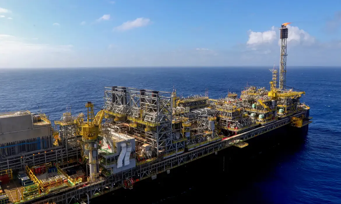 Rio de Janeiro (RJ), 28/09/2023 - Vista aérea do navio-plataforma P-71, instalado no campo de Itapu, no pré-sal da Bacia de Santos, a 200 km da costa do Rio de Janeiro. Foto:Tânia Rêgo/Agência Brasil