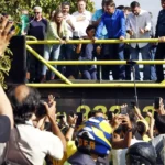 Brasília (DF), 29/07/2025 - Ex-presidente Jair Bolsonaro, em cima de trio elétrico, participa de motociata. Foto: Bruno Peres/Agência Brasil