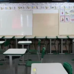Sala de aula vazia da Escola Estadual Terezine Arantes Ferraz Bibliotecaria, no Parque Casa de Pedra, zona norte da capital.
