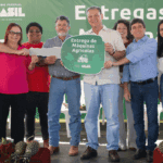Fávaro entrega máquinas e equipamentos para agricultura familiar em Tangará da Serra e região