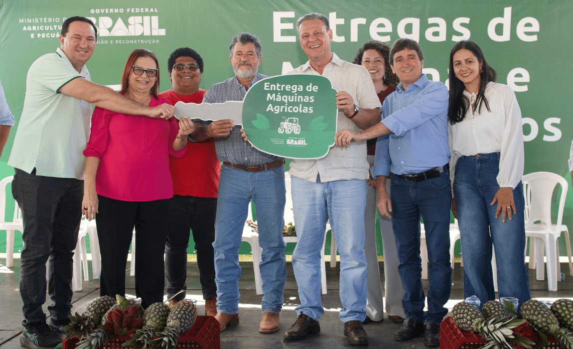 Fávaro entrega máquinas e equipamentos para agricultura familiar em Tangará da Serra e região