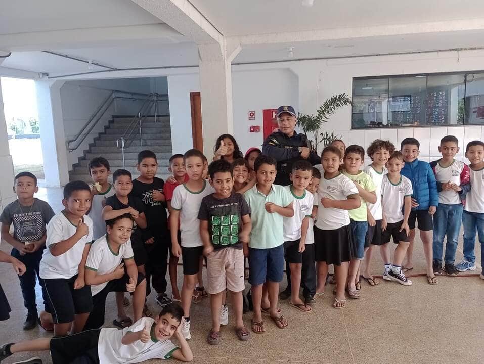 Com foco em práticas seguras no trânsito, agentes da GCM promoveram atividades lúdicas e informativas na Escola Cora Coralina, alcançando cerca de 789 alunos e colaboradores