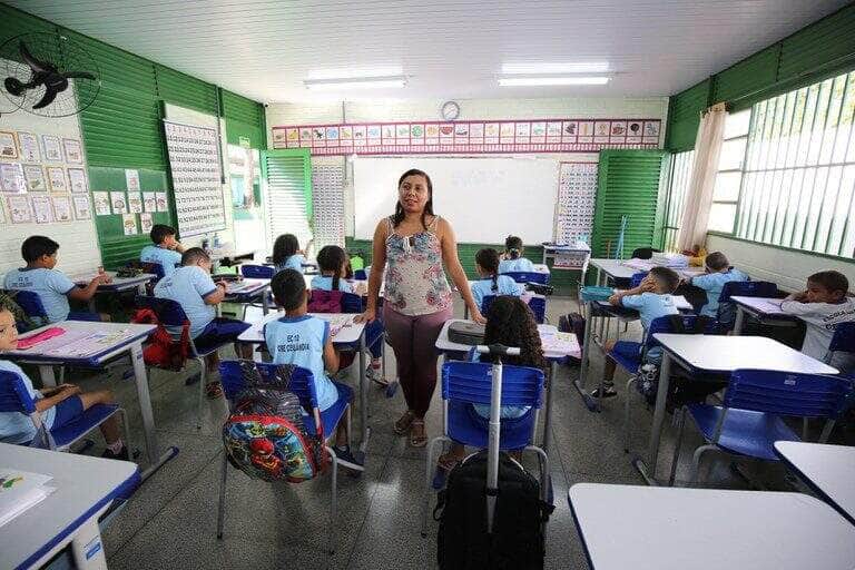 Governo federal repassa mais R$ 4,5 bilhões para a educação básica -
