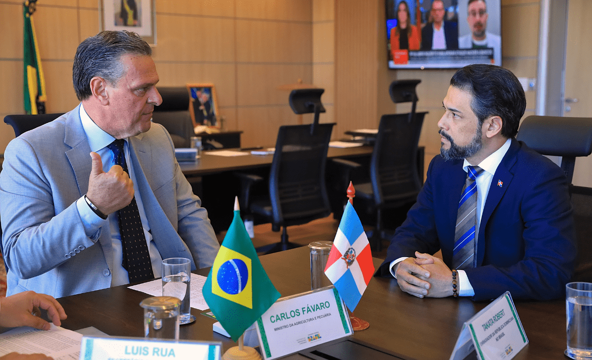 Ministro Fávaro recebe embaixador da República Dominicana para tratar de comércio e cooperação agropecuária
