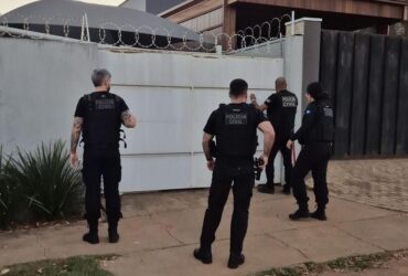 Três membros da mesma família foram presos por planejarem e financiarem o crime; advogado foi morto com tiro na cabeça por conta de dívida milionária de honorários