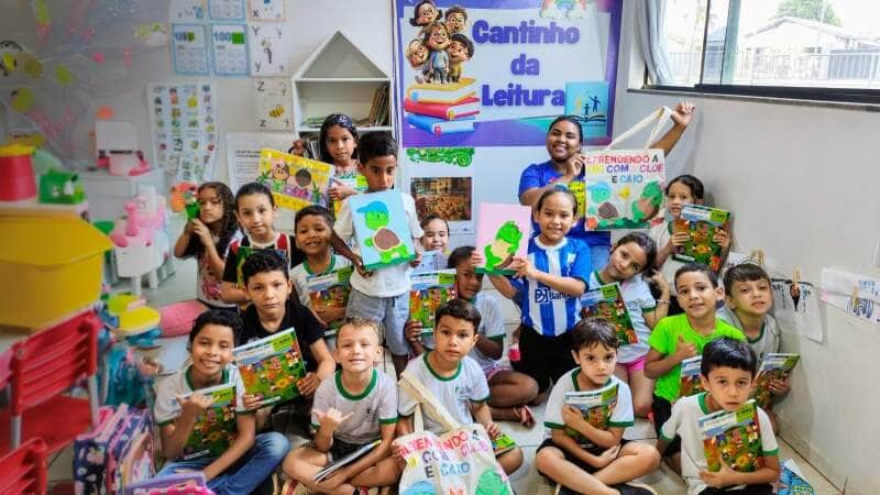 Com índice de 73,53% de crianças alfabetizadas no 2º ano, município se destaca no cenário nacional e atribui avanço à formação continuada de professores, avaliações regulares e ações pedagógicas baseadas em evidências