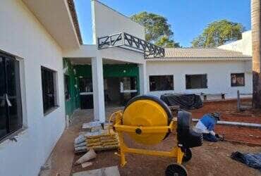 Após 15 anos sem grandes melhorias, unidade de saúde recebe readequações exigidas pela Vigilância Sanitária. Investimento é de R\$ 465 mil em recursos próprios do município.