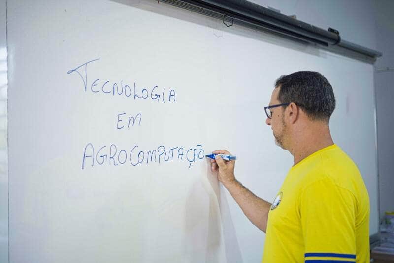 Curso superior gratuito em Agrocomputação atrai mais de 120 inscritos em Lucas do Rio Verde