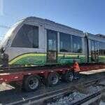 Transferência dos vagões marca o encerramento oficial do projeto do VLT em Cuiabá e Várzea Grande, envolvido em escândalos de corrupção e obras inacabadas desde 2014