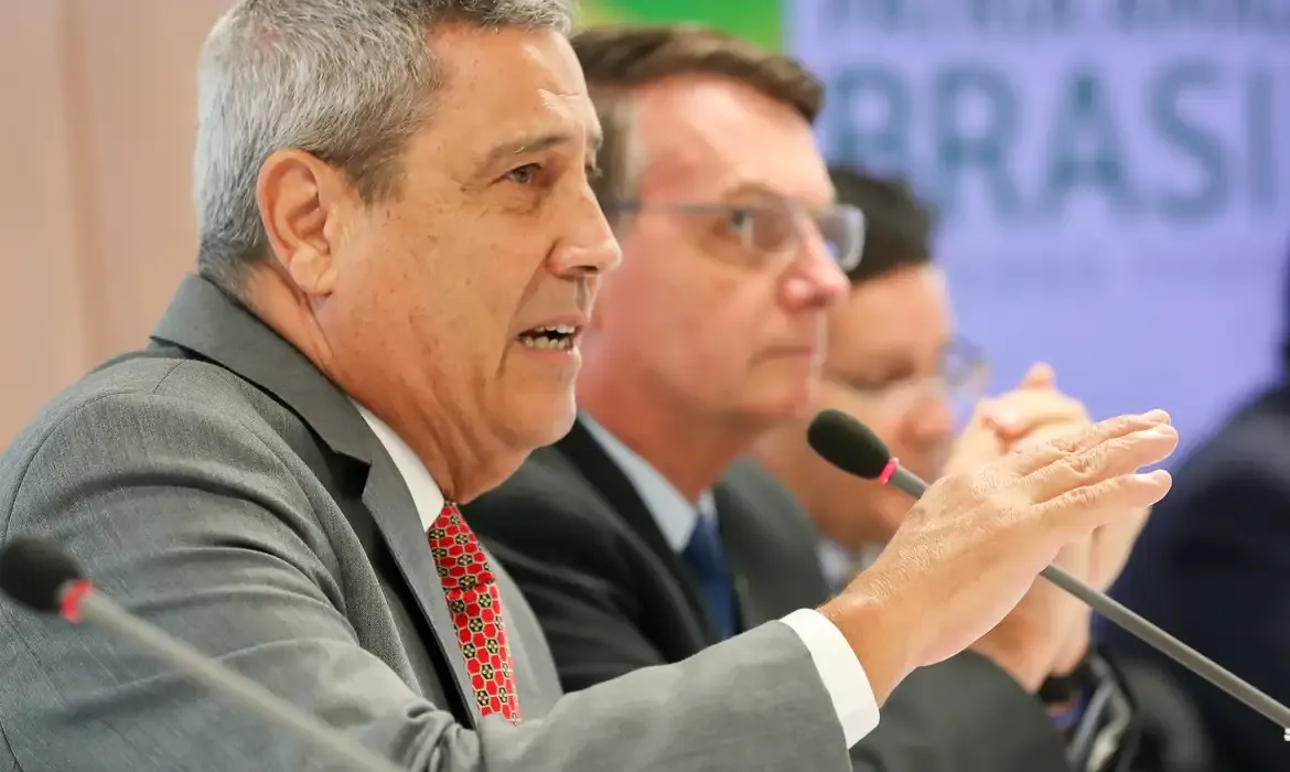 Moraes solicita parecer da PGR sobre soltura de Braga Netto