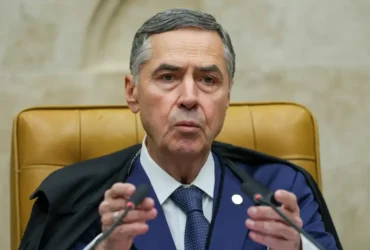 Barroso defende regulação das redes sociais como medida essencial