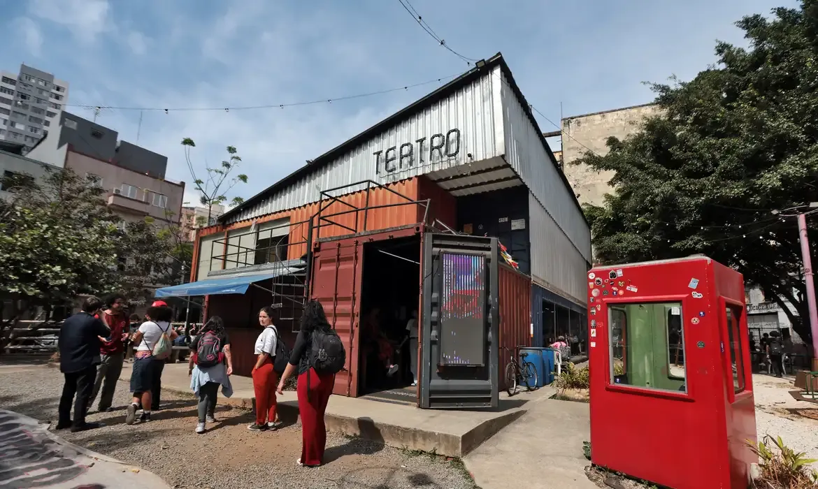 Ministério Público questiona Nunes sobre ação violenta no Teatro de Contêiner