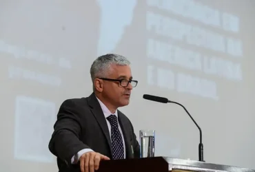 Brasil defende democracia melhor que os Estados Unidos, diz professor de Harvard