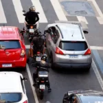Rio de Janeiro (RJ), 30/07/2025 - Motociclistas de aplicativos transitam pelas ruas do centro do Rio. Foto: Tânia Rêgo/Agência Brasil
