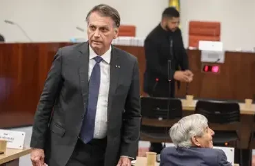 Brasília (DF), 10/06/2025 - O ex presidente Jair Bolsonaro chegando para depoimento na 1 turma do STF. O ministro do Supremo Tribunal Federal (STF) Alexandre de Moraes começa a ouvir os réus do núcleo
