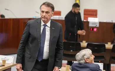 Brasília (DF), 10/06/2025 - O ex presidente Jair Bolsonaro chegando para depoimento na 1 turma do STF. O ministro do Supremo Tribunal Federal (STF) Alexandre de Moraes começa a ouvir os réus do núcleo