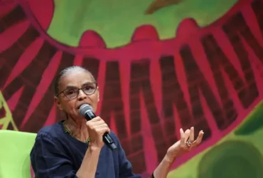 Paraty (RJ), 01/08/2025 - A ministra do Meio Ambiente e Mudança do Clima, Marina Silva, participa da 23ª Festa Literária Internacional de Paraty, no Auditório Matriz. Foto: Rovena Rosa/Agência Brasil