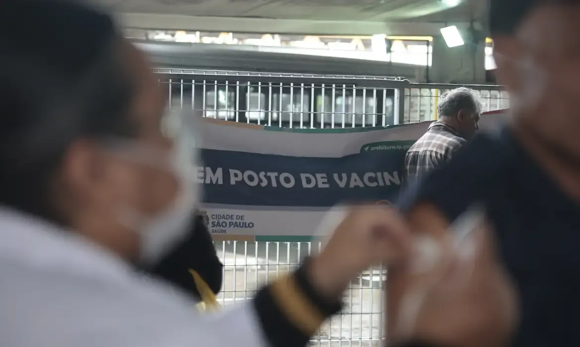 São Paulo (SP), 09/06/2025 - A Secretaria Municipal da Saúde de São Paulo inicia ações de intensificação da vacinação contra a influenza. Posto de vacinação no Terminal Parque Dom Pedro II, no centro