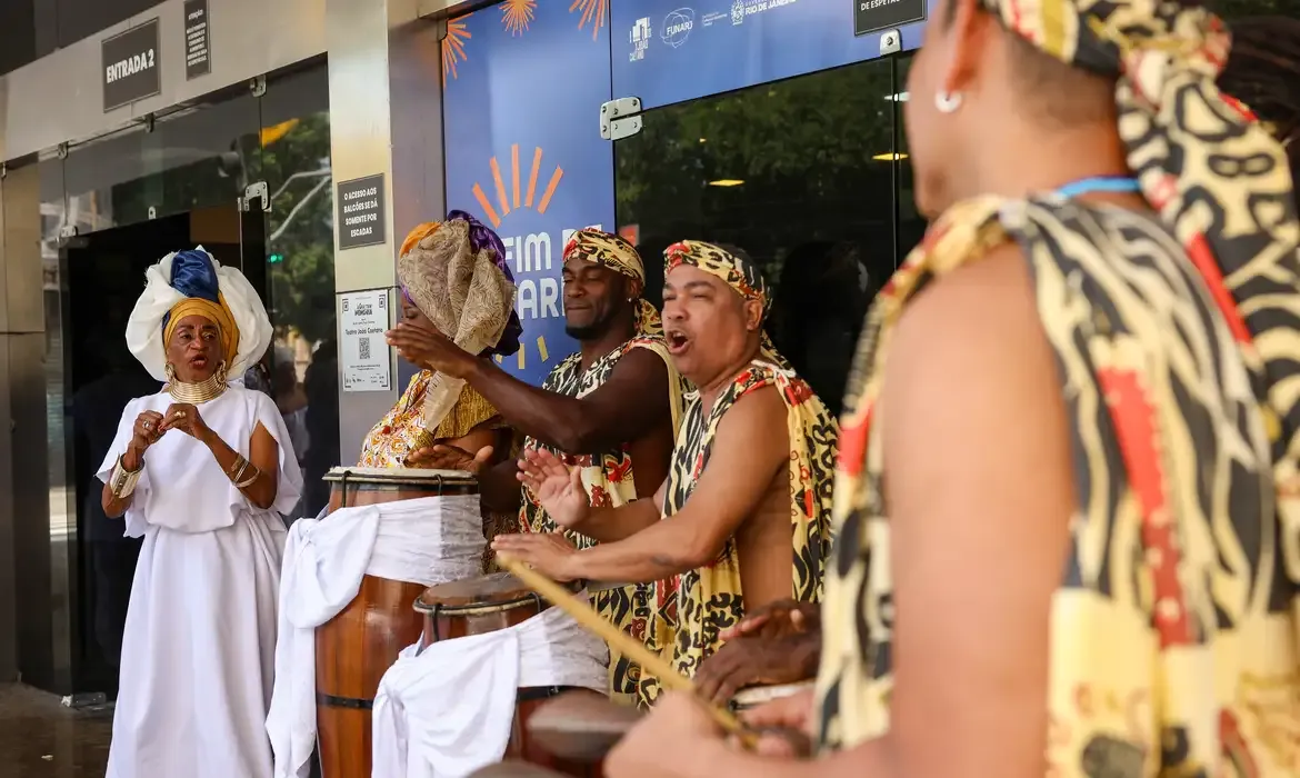 Balé estreia turnê nacional no Rio com espetáculo que celebra 37 anos