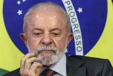 Lula critica Eduardo Bolsonaro nos EUA e cobra cassação no Congresso