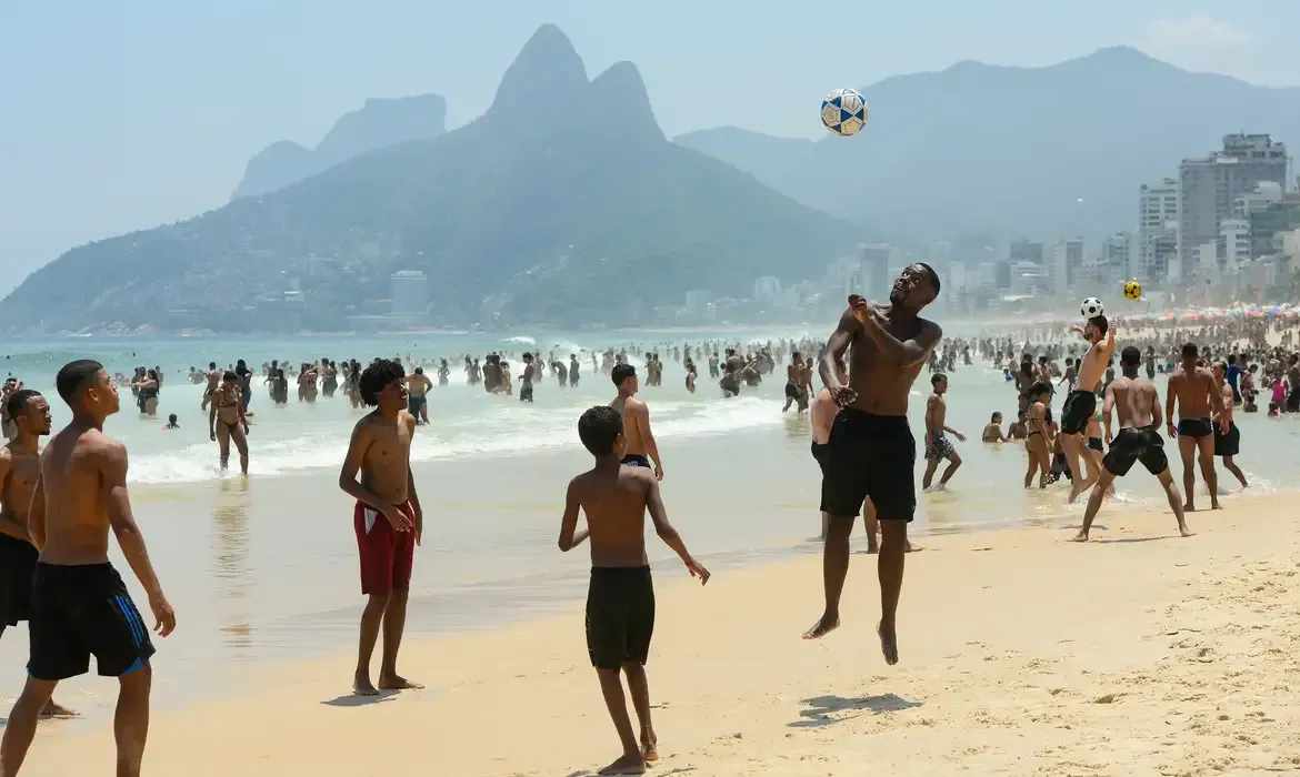 Calor intenso no Rio permanece até sábado com máximas de 34ºC