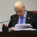 A Primeira Turma do Supremo Tribunal Federal (STF) realiza sessão, para o julgamento de dezenas de habeas corpus e a retomada da análise do Inquérito 4694 contra o deputado Jair Bolsonaro, candidato d